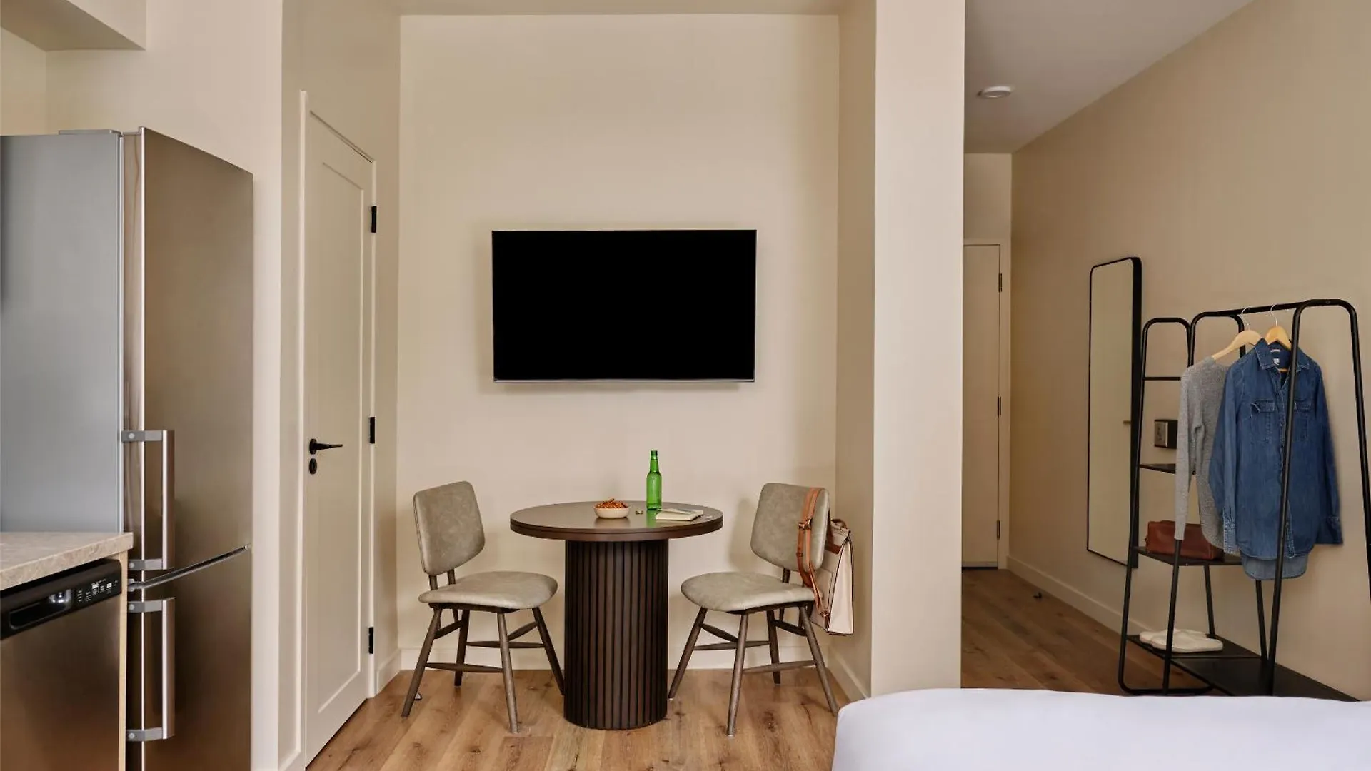 Sonder The Nealon Hotel Toronto Canada